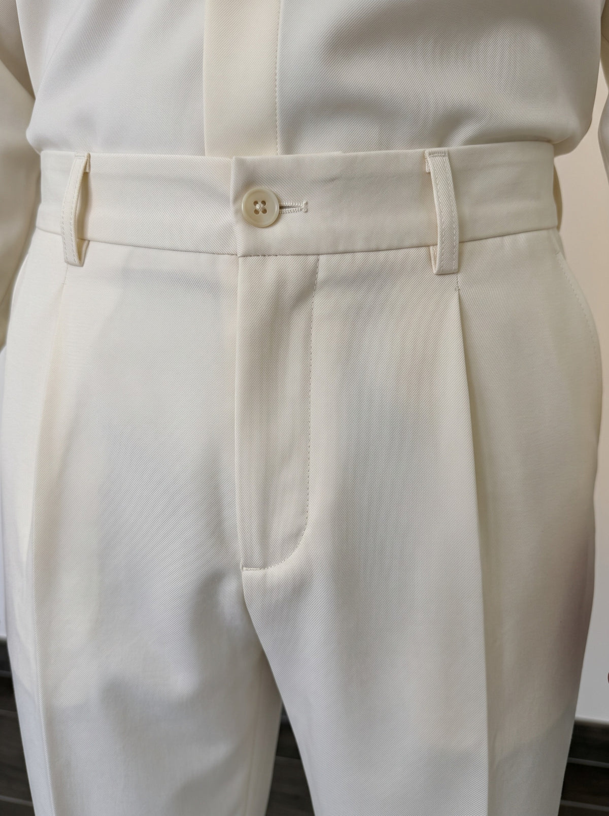 IVO Champagne trouser waistband detail